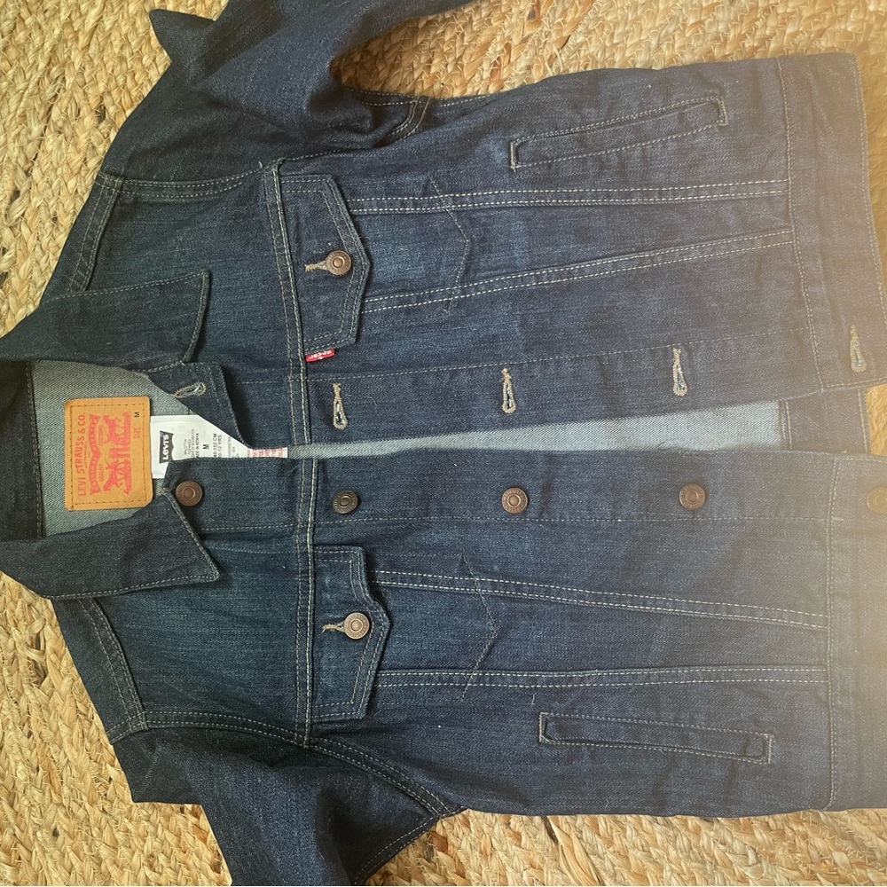 Excellent condition Levi’s denim jacket size 10-12 kids